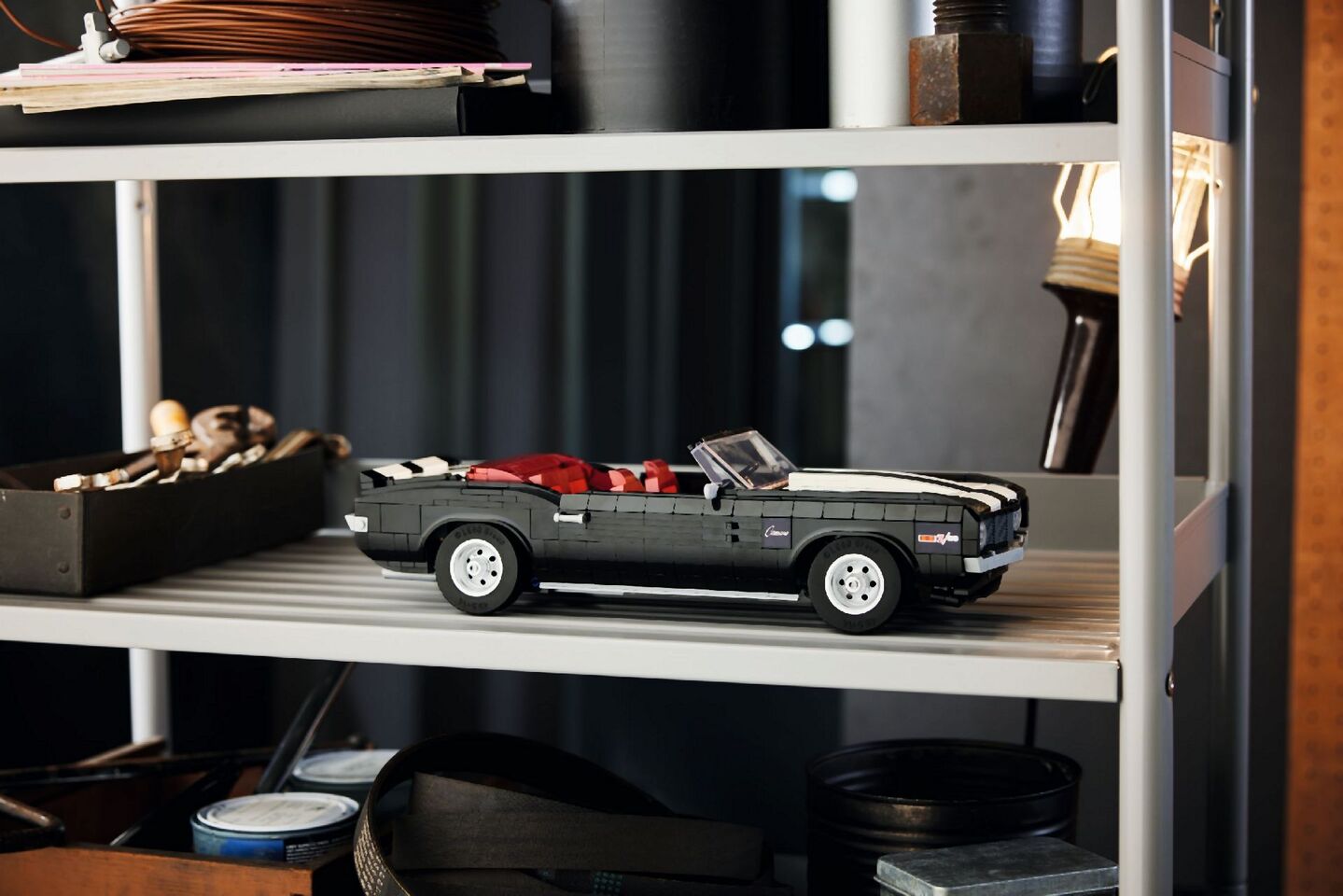 Lego Chevrolet Camaro Z28 10304 – detail view 6