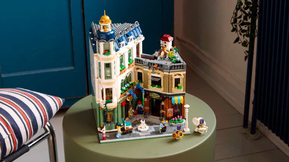The LEGO Group unveils the LEGO® Icons Shopping Street