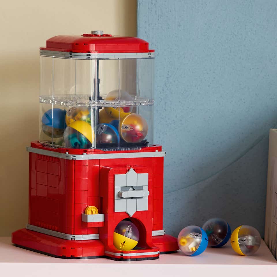 Turn Back Time with the Retro-Inspired LEGO® Ideas Minifigure Vending Machine Set