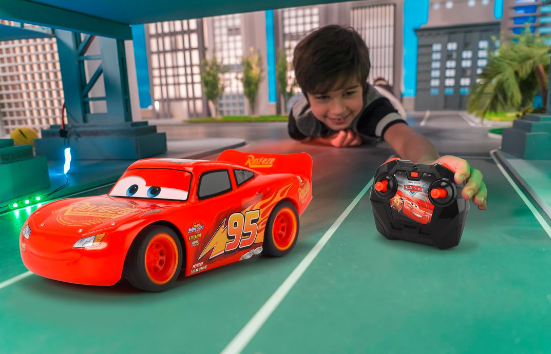 Jada Disney Pixar Cars Lightning McQueen RC Turbo Racer – 1:24 Scale